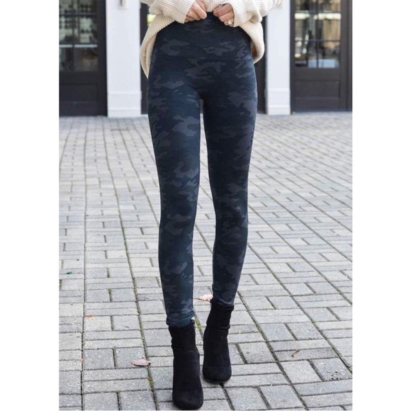 Spanx Look At Me Now Seamless Leggings Black Camo Women’s Large - Picture 2 of 12